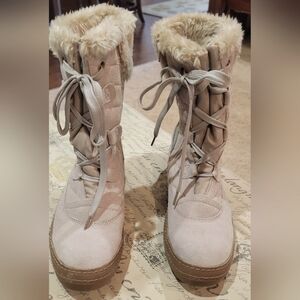 EUC BareTraps Suede Boots Size 8M